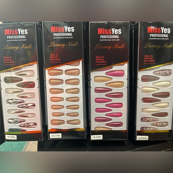 MissYes Luxury Press On Nails - Picture 10 of 15